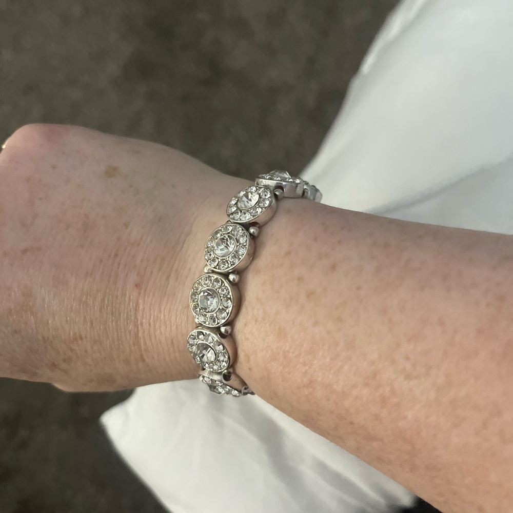 Elegant Silver Bracelet with Clear Rhinestones